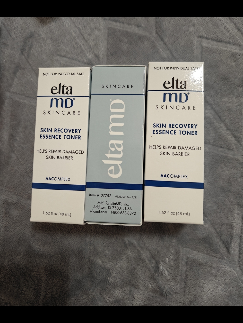 EltaMD Skin Recovery Essence Toner - White and Light Blue